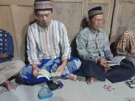 Lurah dan Pamong Kalurahan Mertelu menghadiri acara social Masyarakat